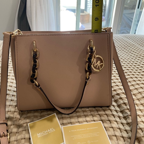 Michael Kors light pink purse - Picture 3 of 8